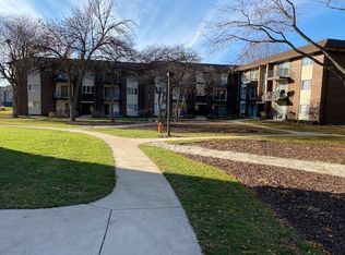 5S066 Pebblewood Ln APT A3, Naperville, IL 60563