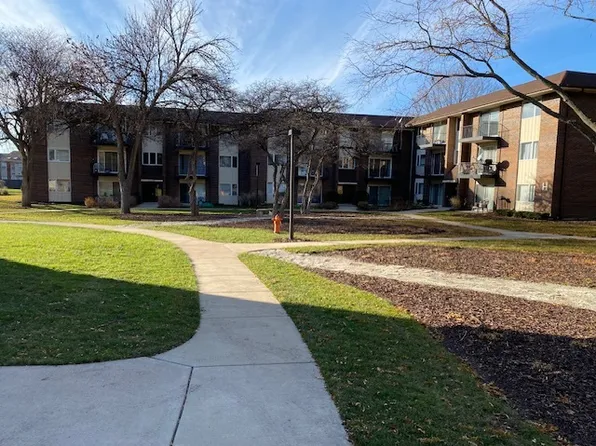 5S066 Pebblewood Ln APT A3, Naperville, IL 60563