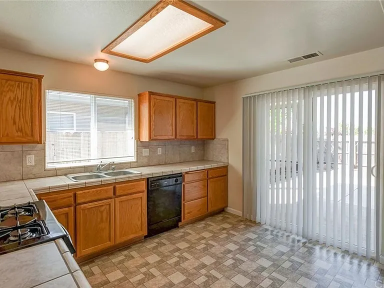 2675 Ceanothus Ave — Photo 4