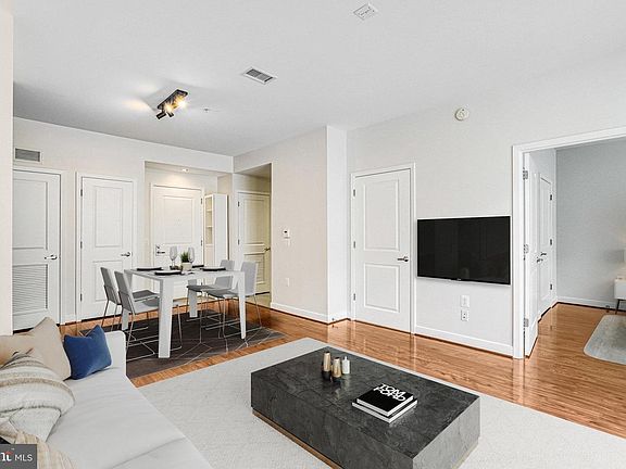 4th image of 820 N Pollard St APT 915