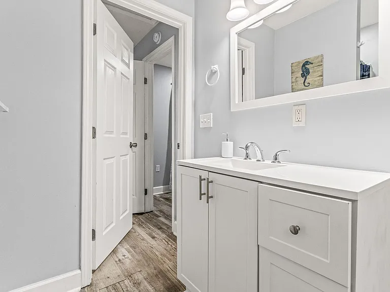 908 N 57th Ave — Photo 31