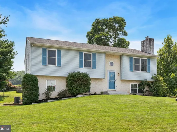 404 Donofrio Dr, Downingtown, PA 19335
