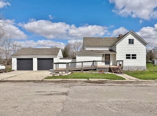 961 Myrtle St, Lansford, ND 58750