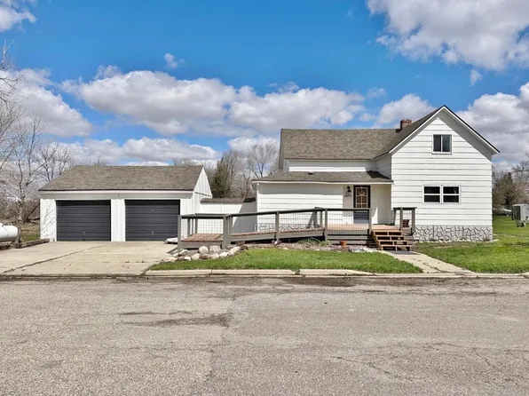 961 Myrtle St, Lansford, ND 58750