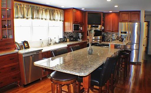 3rd image of 22 Lancelot Ct