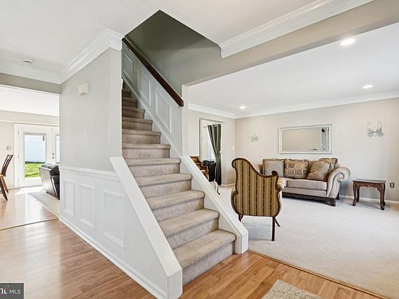 4th image of 24 Whitechapel Dr