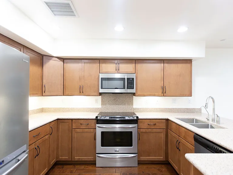 1300 W 5th St #1009 — Photo 5