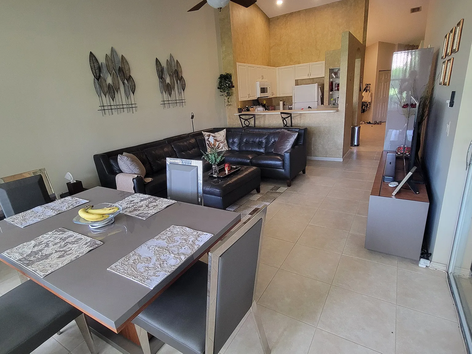 2 bed, 1379 sqft, $2,599 — Photo 4