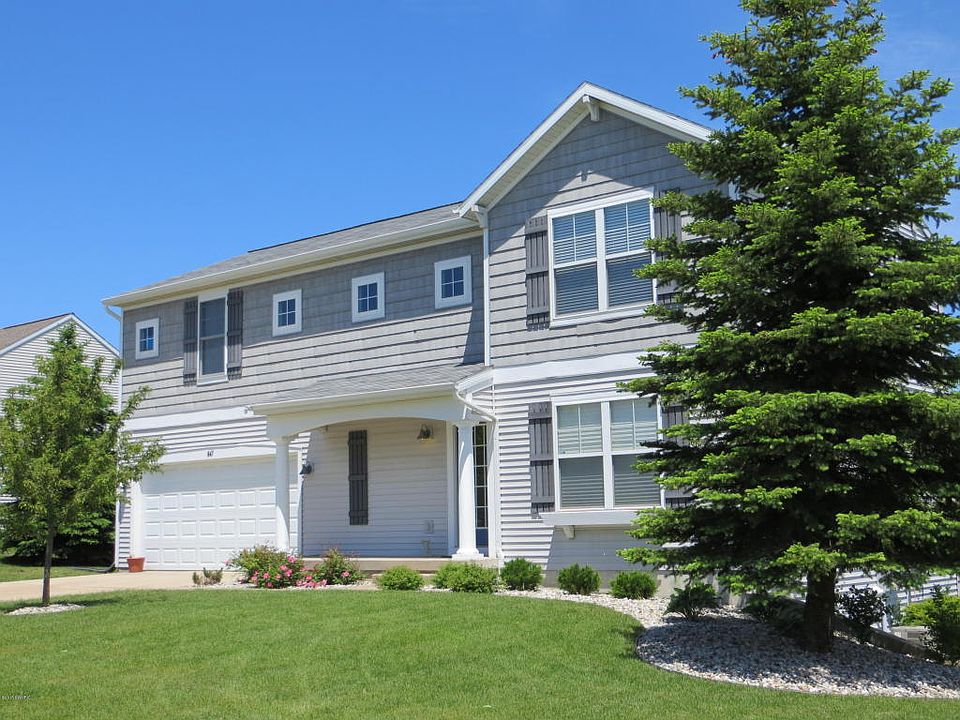 1st image of 647 Oldfield Dr SE