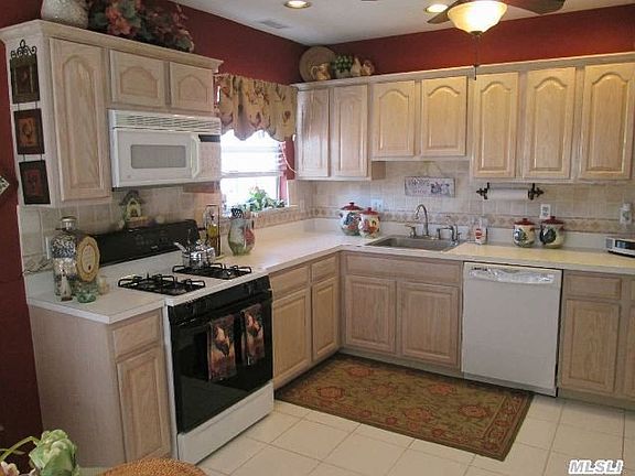 4th image of 34 Ethan Cir