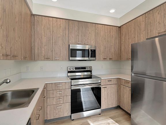 4th image of 13521 97th Ave E #208