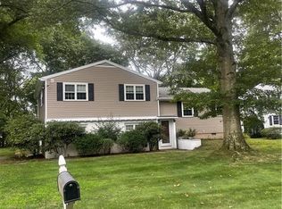 15 Little John Ln, Stamford, CT 06907