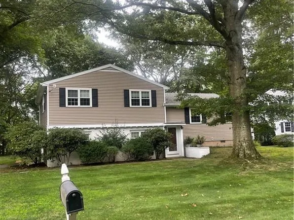 15 Little John Lane, Stamford, CT 06907