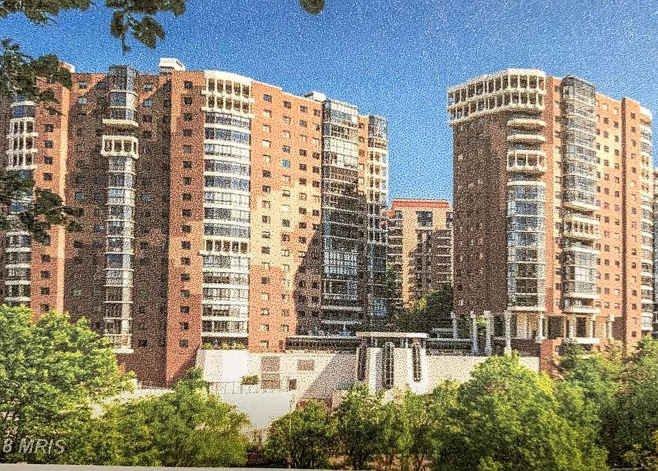 1st image of 1600 N Oak St APT 1023