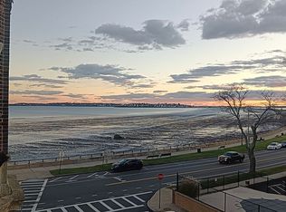 285 Lynn Shore Dr APT 304, Lynn, MA 01902