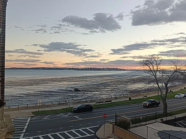 285 Lynn Shore Dr APT 304, Lynn, MA 01902