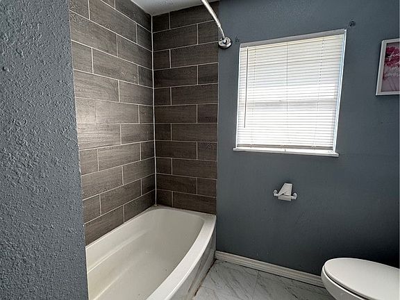 5th image of 119 W Fairview Dr
