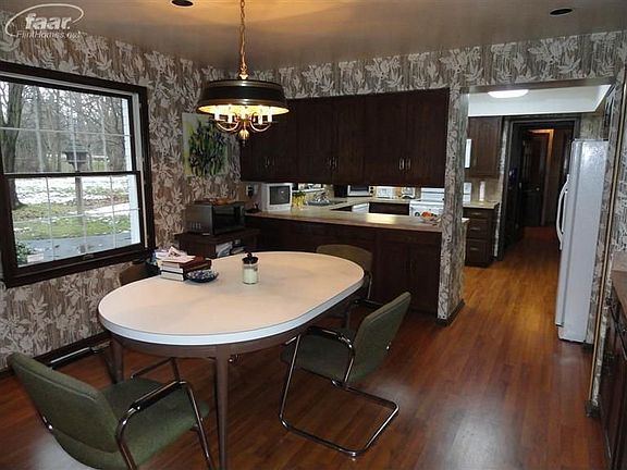 5th image of 1072 Woodkrest Dr
