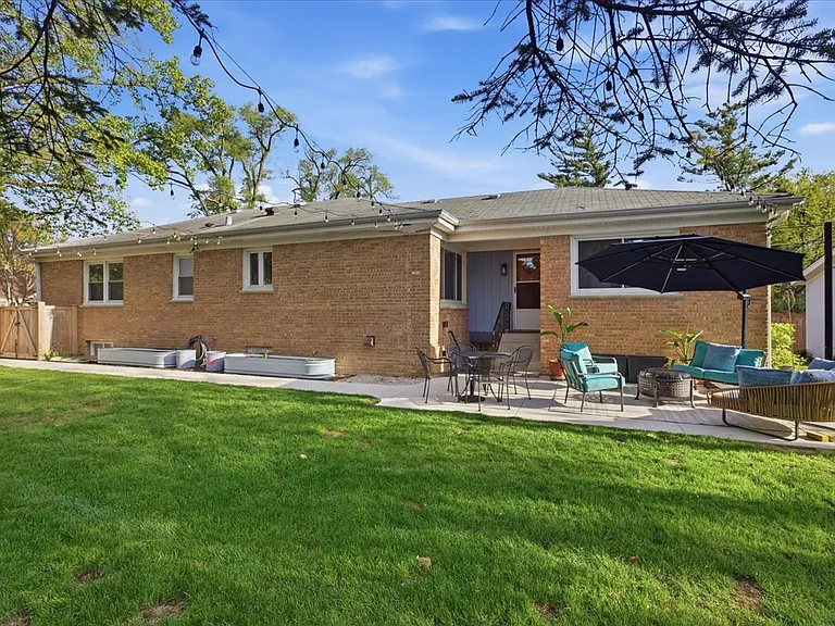 9237 Lincolnwood Dr — Photo 41