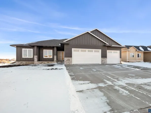 215 E 8th St, Tea, SD 57064