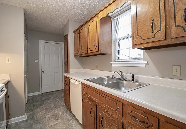 131 Lilian Dr — Photo 8