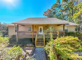 3 Edna Oaks Rd, Hendersonville, NC 28792