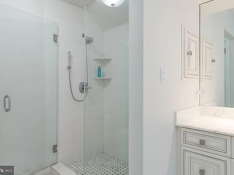 30 Leicester Ct — Photo 16