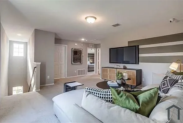 426 Lake Erie Dr — Photo 5