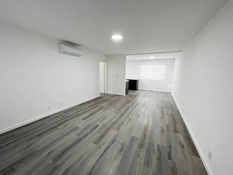 1063 Justin Ave — Photo 10