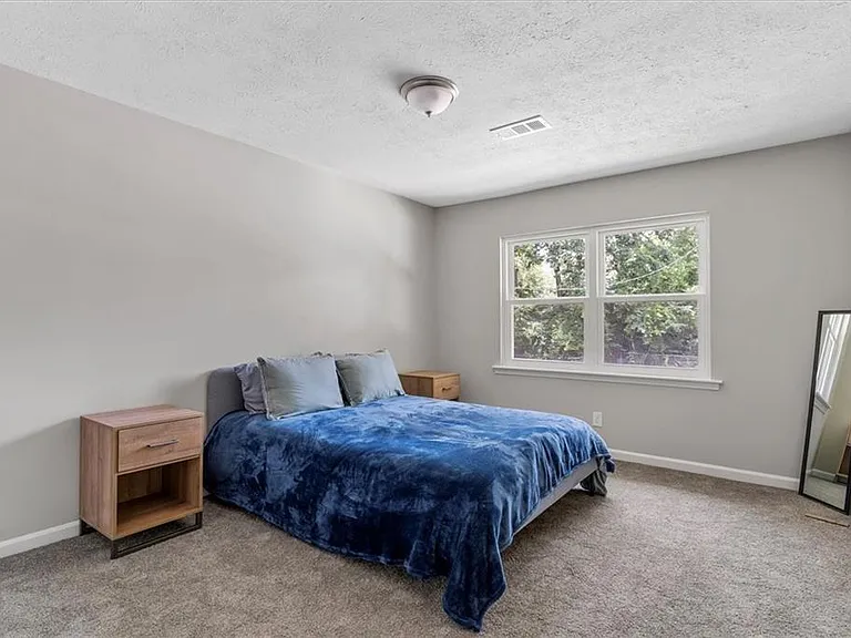 1701 Hawthorne Ave #12 — Photo 11