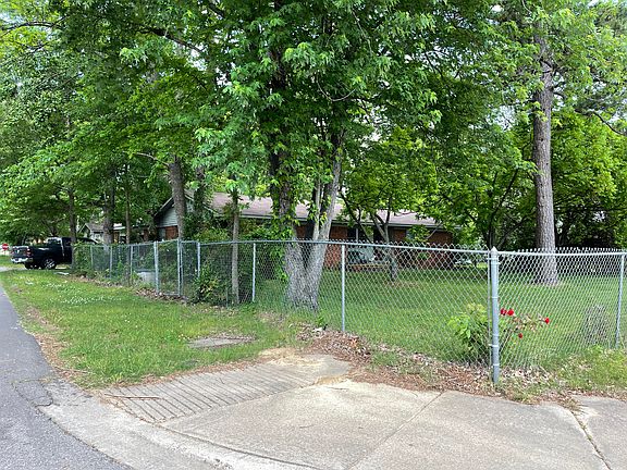 3rd image of 906 Main St