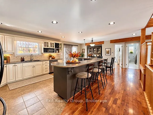 4 bed, $3,500 — Photo 2