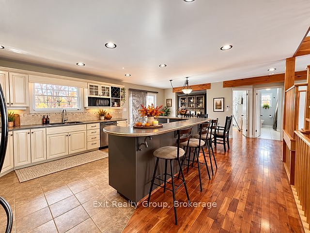 2nd image of 418 Wilson Rd