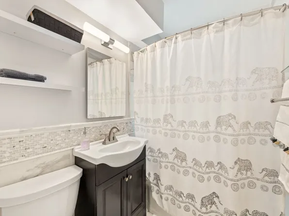 5730 Mosholu Avenue image 11 of 22