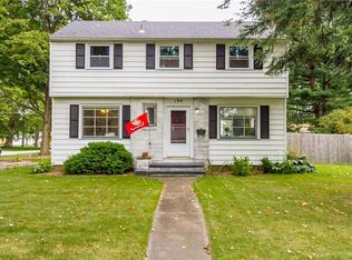 194 Wyndham Rd, Irondequoit, NY 14609