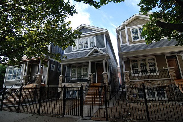 2nd image of 1252 W Barry Ave