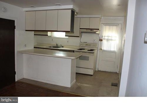 1st image of 256 S Alder St #0