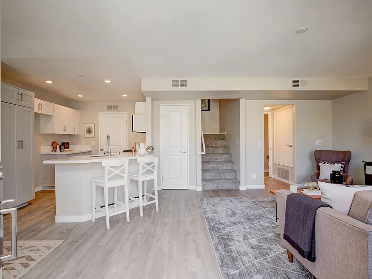 River Ranch Townhomes & Apartments — Photo 58