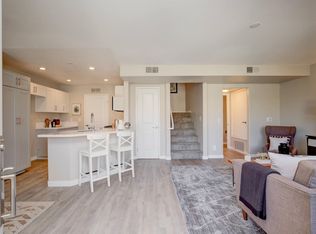River Ranch Townhomes & Apartments, Canyon Country, CA 91387