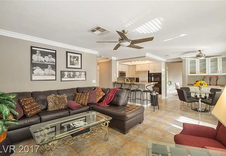 Great room off the kitchen, gas fireplace