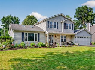 14 Sand Pebble Dr, Rochester, NY 14624