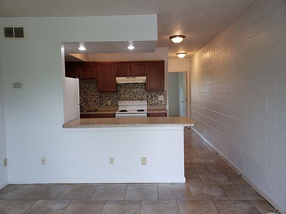 2nd image of 1177 E Lloyd St #304