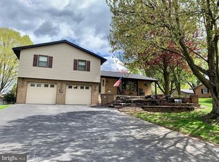 430 Larkspur Ln, Chambersburg, PA