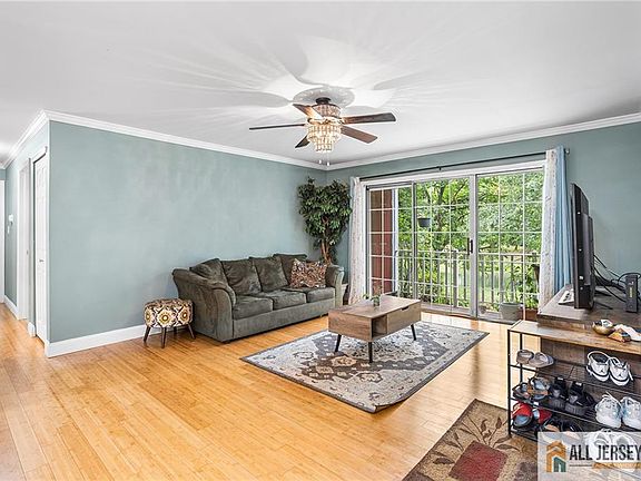 2nd image of 2 Sheffield Ct