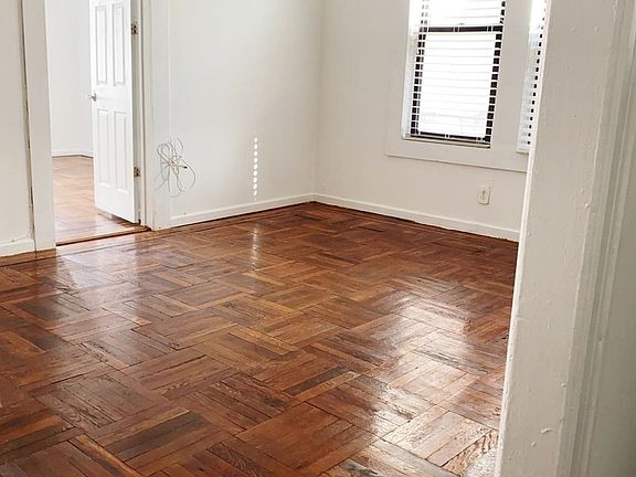 3rd image of 18-21 Ditmars Blvd #2R