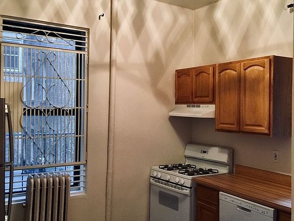 5th image of 215 W 106th St #1RE