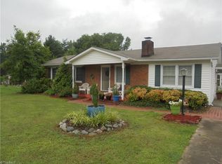 180 Kerner Knolls Dr, Kernersville, NC 27284