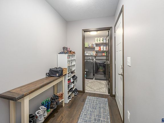 3rd image of 627 Cressman Trl