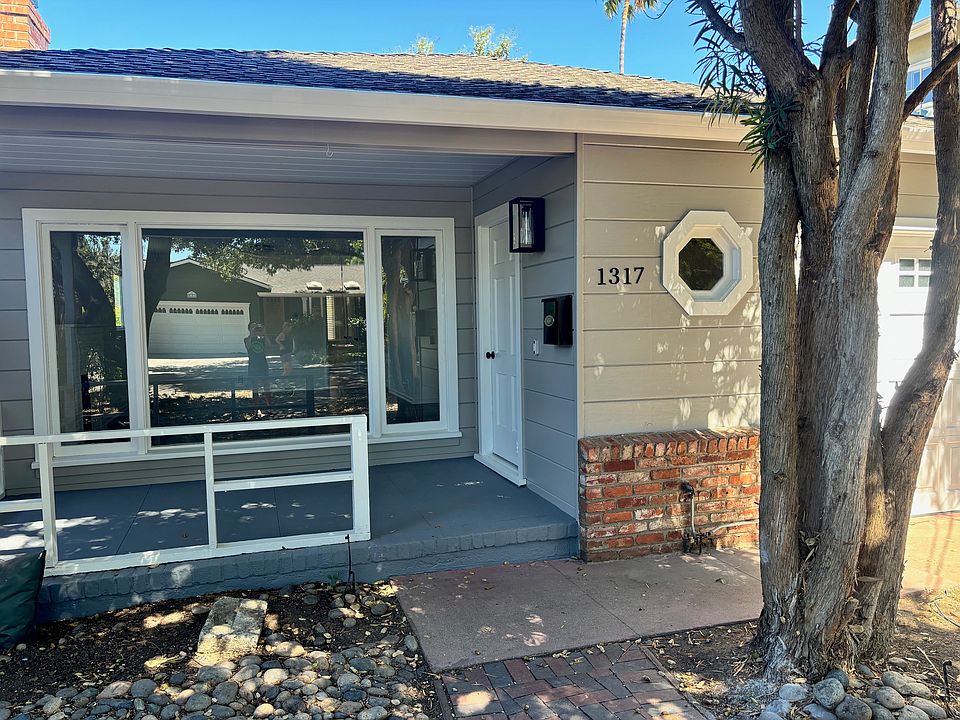 1st image of 1317 Oakhurst Ave