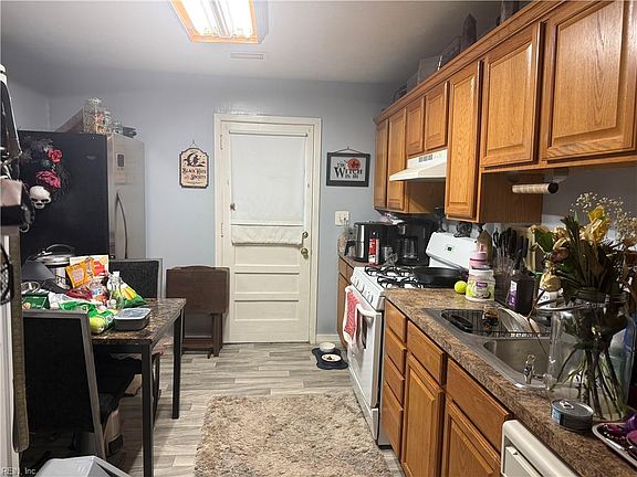 3rd image of 2410 Payne Rd